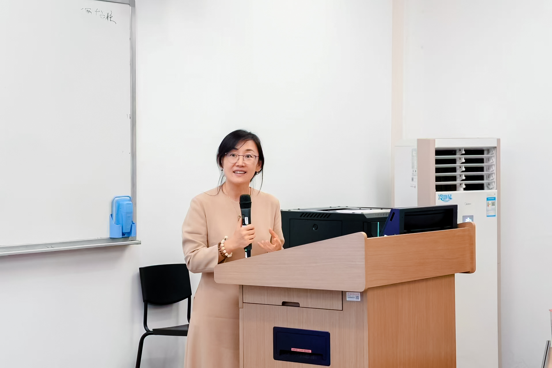 40评委点评.jpg 40评委点评.jpg