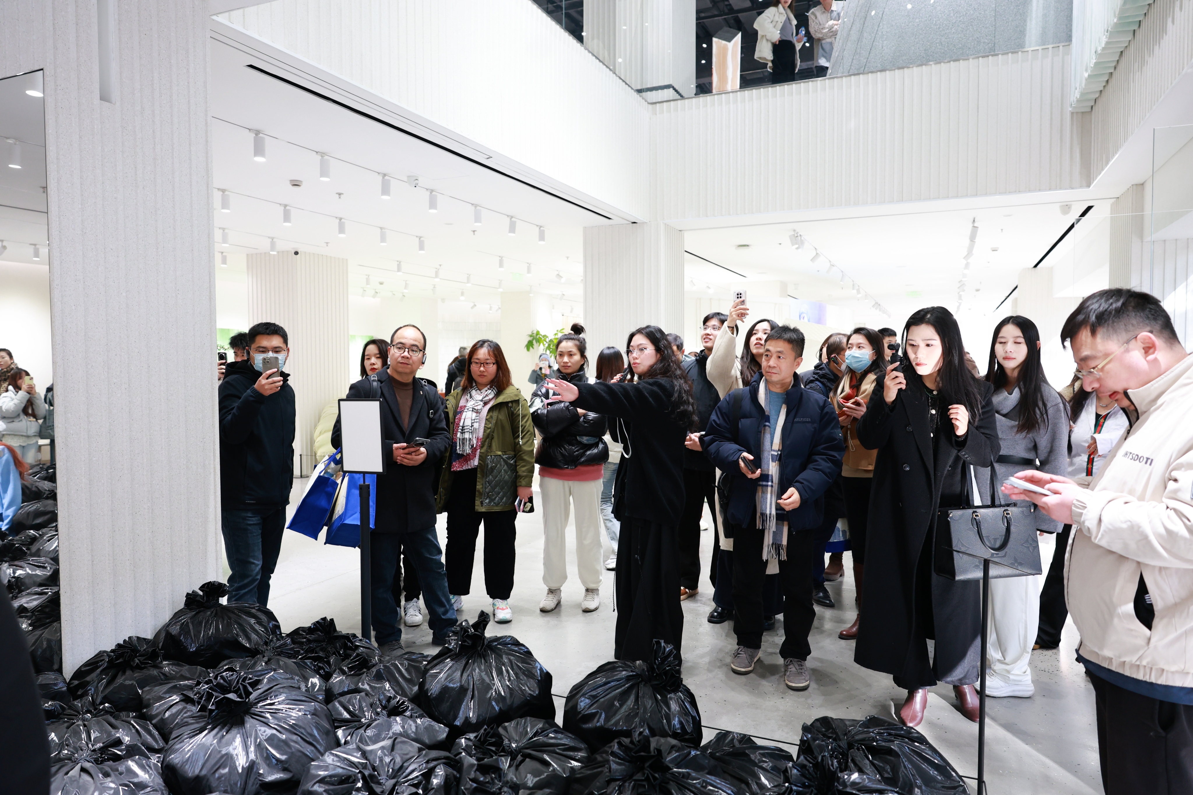 参观淮海路商圈-4.JPG 参观淮海路商圈-4.JPG