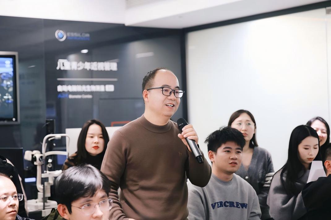 圆桌对话-3.jpg 圆桌对话-3.jpg