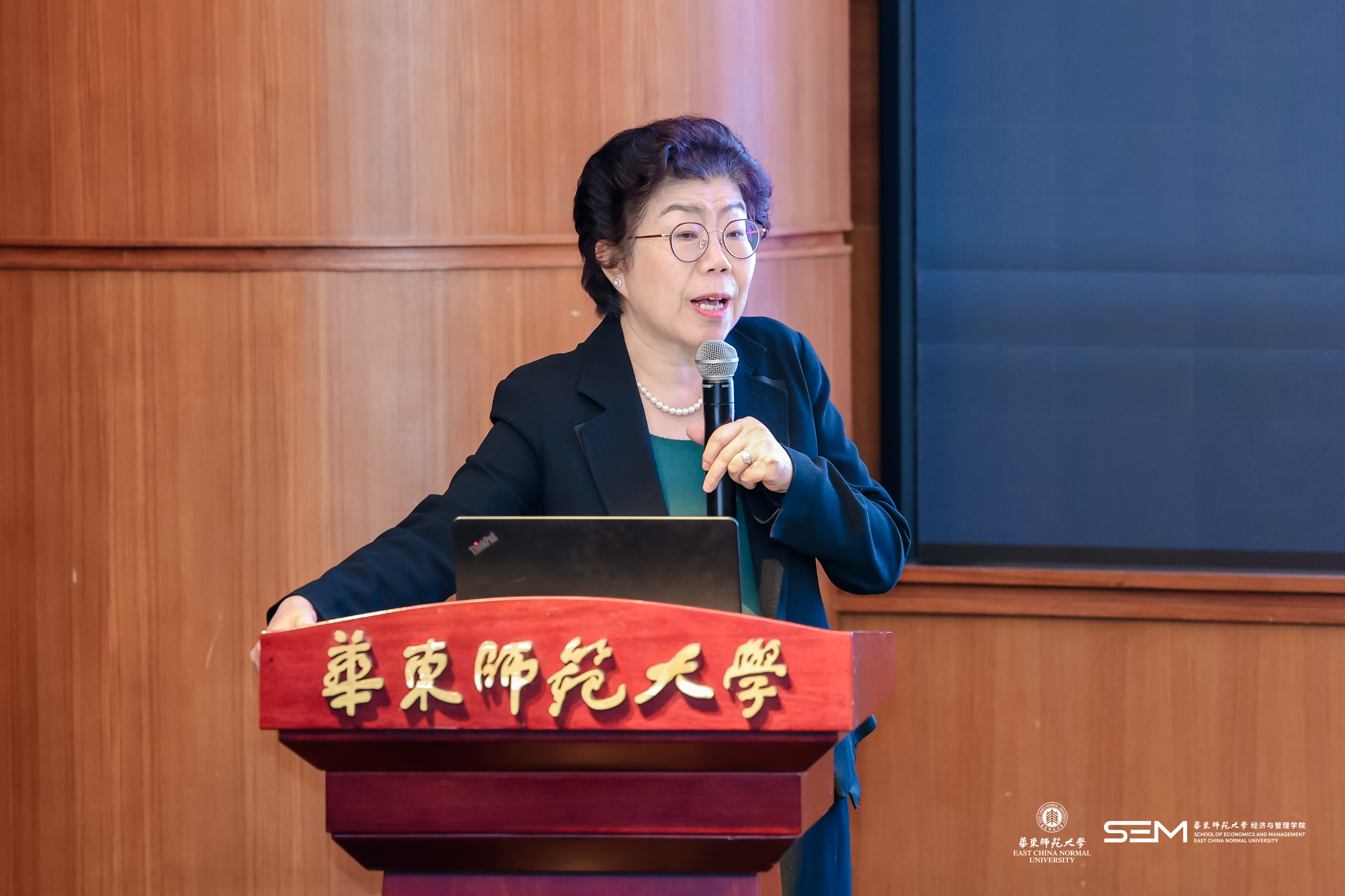 上海交通大学安泰bat365在线体育登录教授潘英丽.jpg 上海交通大学安泰bat365在线体育登录教授潘英丽.jpg